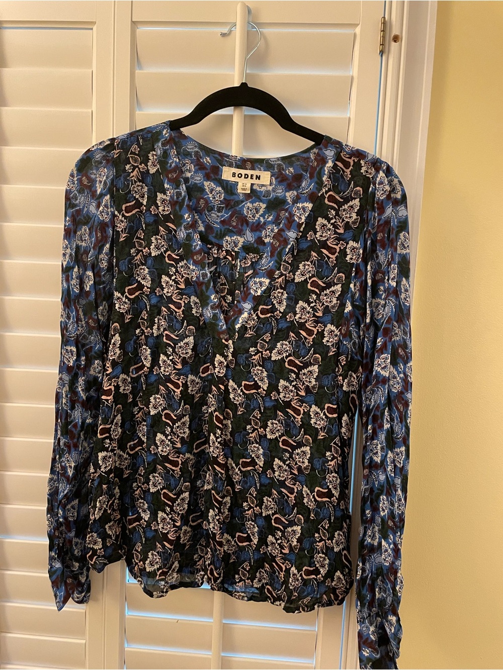 Gorgeous Boden Blue Floral Contrasting Fabric V-Neck Blouse